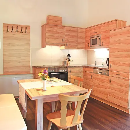 Stockinger B3 דירה גרוסארל